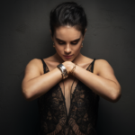 Bracelet en cuivre danger : risques, effets secondaires et précautions à prendre