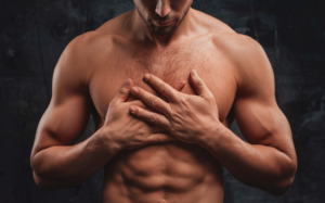 Douleur sternum : causes possibles, symptômes fréquents et traitements